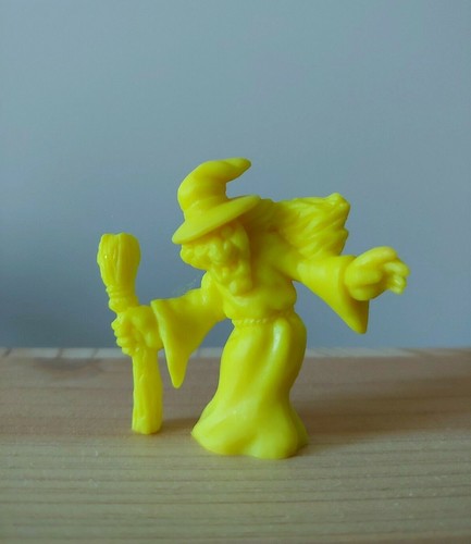 Monster In My Pocket WITCH # 44 Neon Yellow - Series 1 MIMP 1990 - Bild 1 von 9