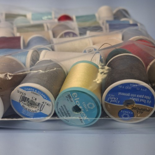 38 Spools Assorted Colors Thread Basic All Purpose Sewing Thread Unused - Picture 5 of 10