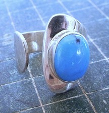 Beautiful Sterling and Turquoise Ring . 925 Sterling Silver . 8.4 grams