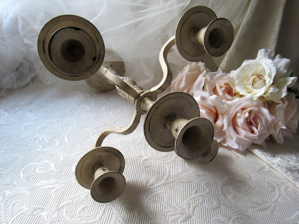 Candelabro rústico de 5 puntas, blanco antiguo, decoración de granja angustiada, barroco, evento Foto 2 de 4