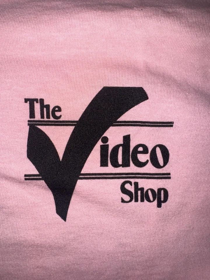 Camiseta Promocional Vintage 90’s 00s Y2K The Video Shop Rosa Talla XL Hombre’s Delta Foto 2 de 4