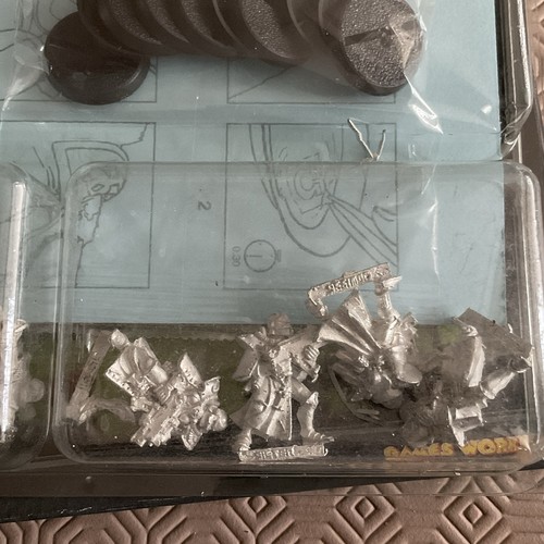 Warhammer 40k Sisters of Battle Squad Eavy Metal Boxed komplett - Bild 13 von 17