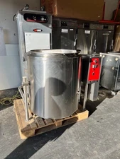 Vulcan K60GLT-NAT Natural Gas 60 Gallon Tilting 2/3 Steam Jacketed Kettle