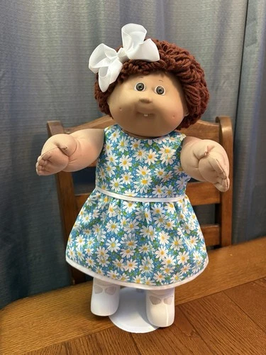 1980s Cabbage Patch Kid Brunette Brown Eyes One Tooth Daisy Floral Dress