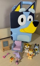 Bluey Deluxe Play & Go Playset Collector Case 2.5-3 in Figures & ALL orig. piece