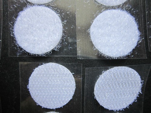 Gancho y bucle autoadhesivo de repuesto blanco. Puntos 13 mm, 22 mm y cinta 20 mm de ancho - Imagen 23 de 32