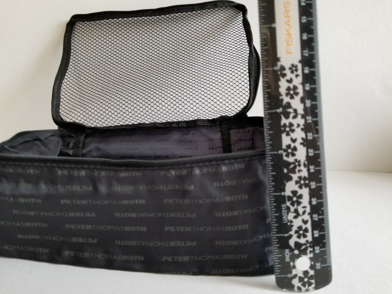 PETER THOMAS ROTH BLACK MESH ZIPPER TRAVEL BAG 10' X 8" X 3 1/2" 1Pcs