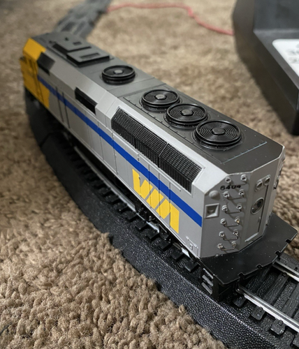 Backmann Spectrum HO EMD F40 PH (VIA) Diesel engine #6404 - Picture 4 of 13