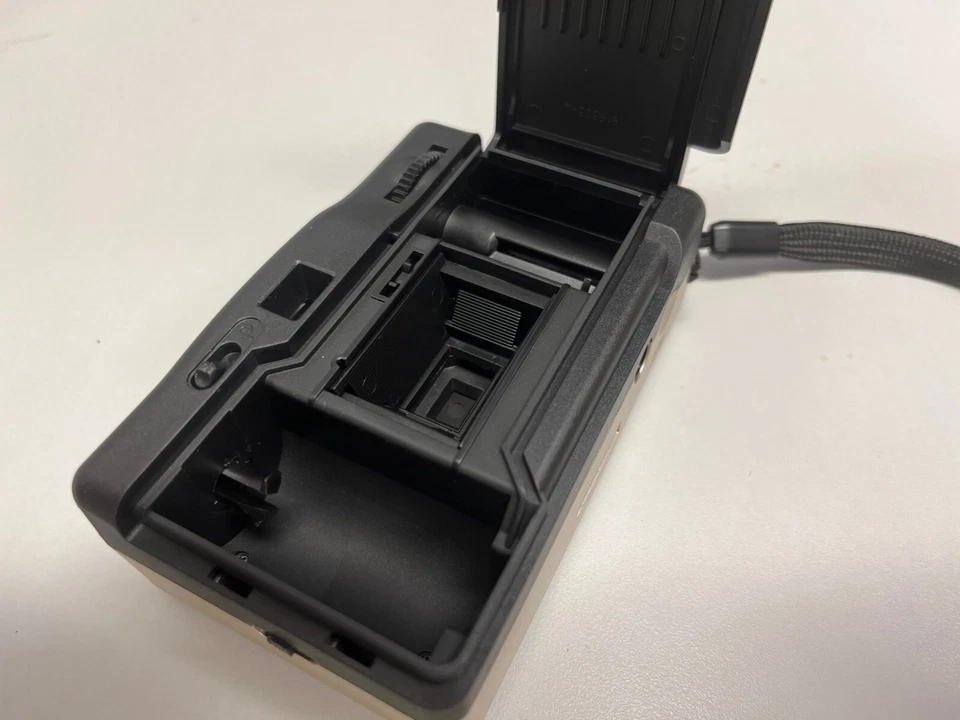 Cámara fotográfica Vivitar PN2011 35 mm enfoque panorámico apuntar y disparar gratis Foto 3 de 4