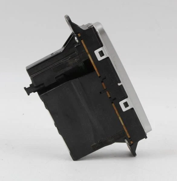 Información para pasajeros GPS-TV control de pantalla 2011-2012 Nissan LEAF OEM #5035 Foto 4 de 4