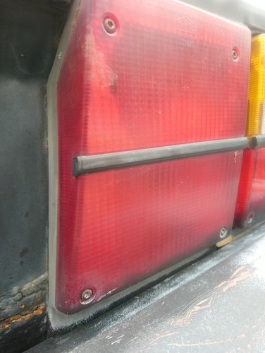 Saab 900 Tail Brake Light Right - Picture 2 of 3