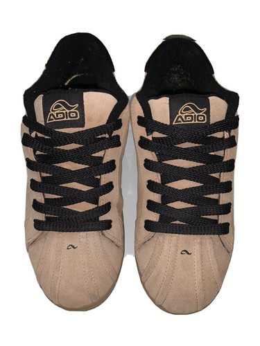 shell toe skate shoes