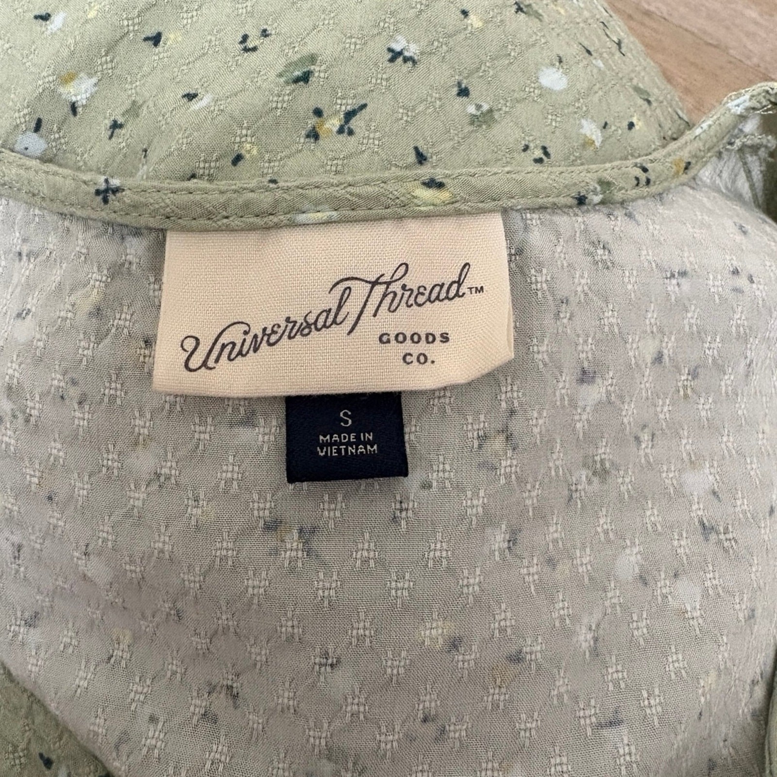 Universal Thread Green Button-Front Puff Sleeve M… - image 5