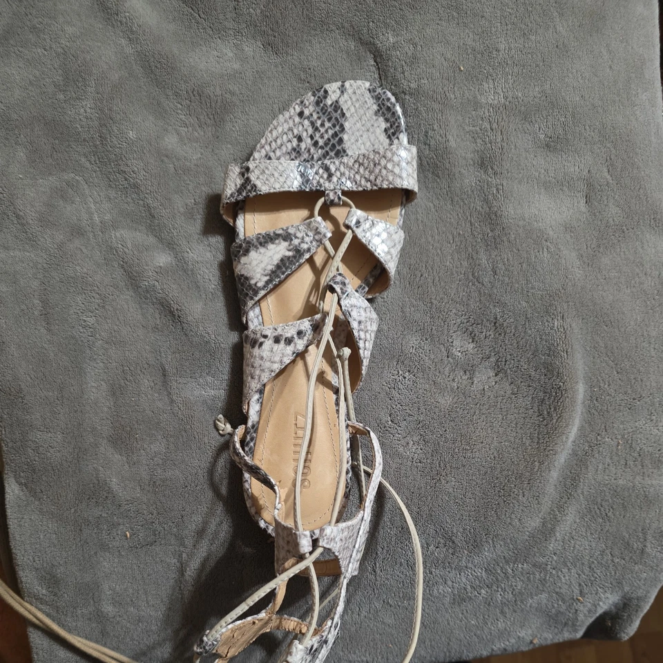 Sandalias de gladiador con cordones de cuero de serpiente SCHUTZ Erlina para mujer talla 8 Brasil Foto 4 de 4