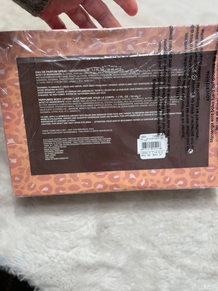 Cacharel Yes I Am Set de Regalo - Eau De Parfum & Body Lotion Set de 3 Piezas Foto 3 de 4