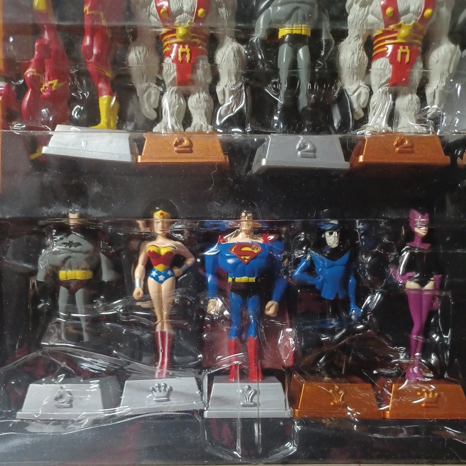 Rare Justice League Adventures JLA Chess Set 2004 Complete with box and board - Image 3 of 4