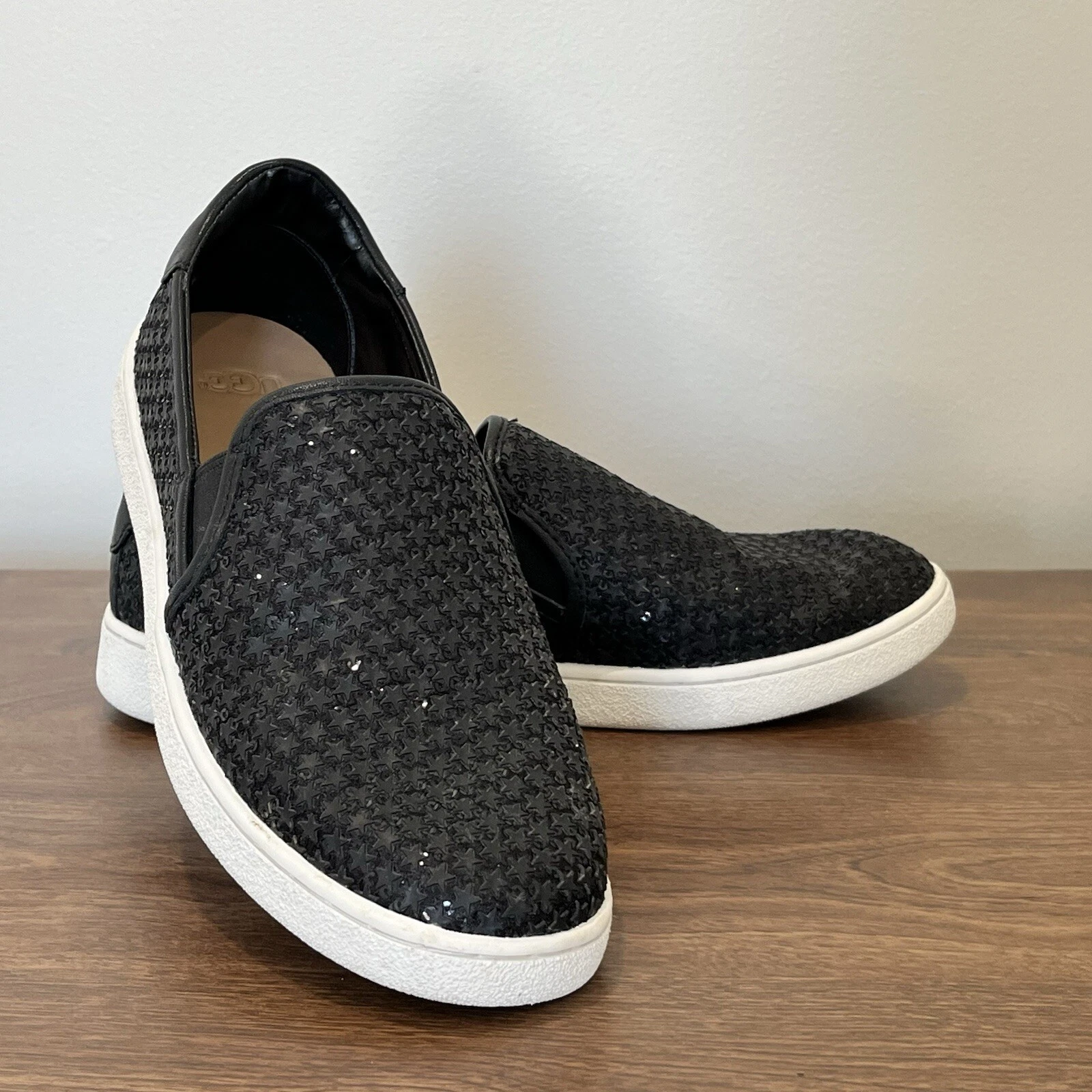 Scarpe slip on donna Ugg nere con paillettes e stelle taglia 8 5