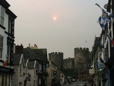 Photo 6x4 Red sun phenomenon over Conwy Castle It was due to the remnants c2017