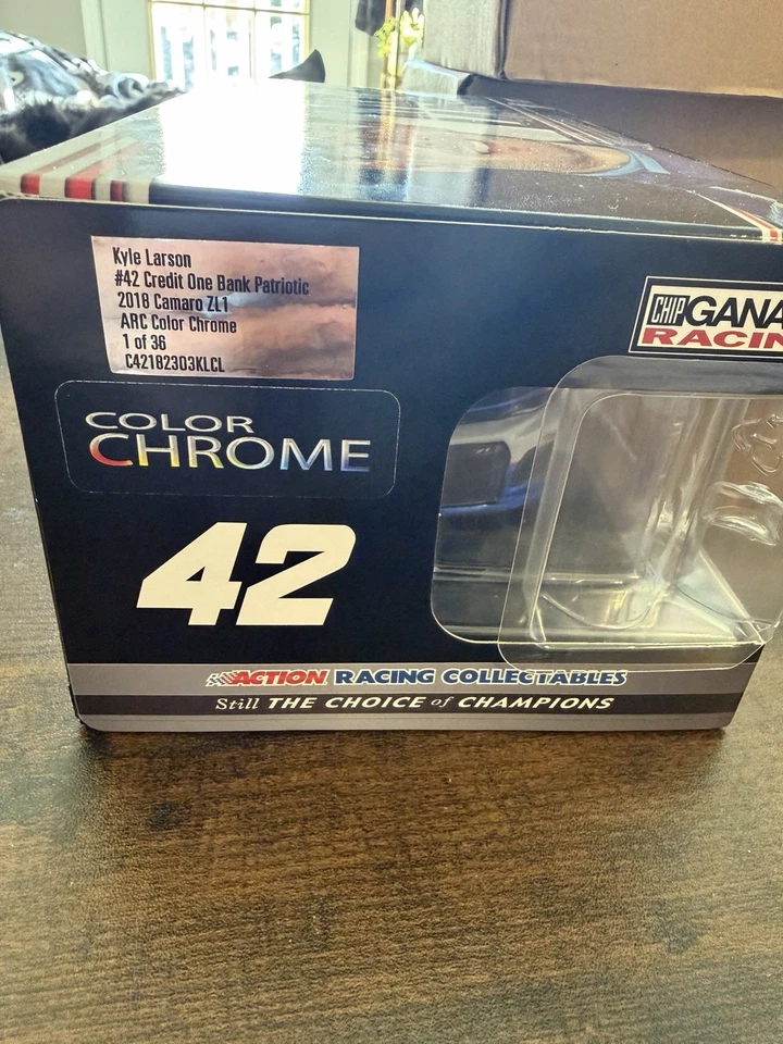 1:24 Acción 2018 #42 Credit One Patriótico Kyle Larson Color Cromo 1 de 36 Foto 2 de 4