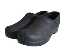 Sanita Pro Textured Oil Clog Size 39 US 8-8.5 Black Leather Comfort Closed Back