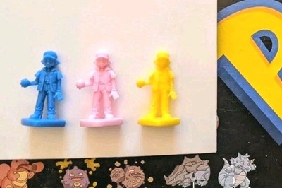 Pokemon Master Trainer Game Replacement Pcs 3 Ash Movers Tokens Pink Blue Yellow