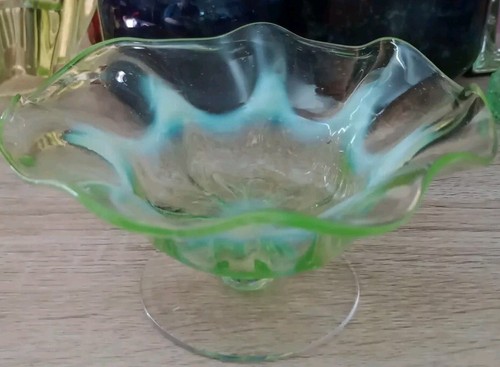 Victorian vaseline uranium Glass Ruffled bonbon Pedestal Dish - Picture 4 of 8