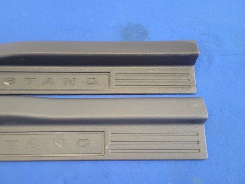 2005-2010 Mustang GT 4.6L Convertible Pair Door Sill Plates Scuff Base 2496 - Bild 5 von 12