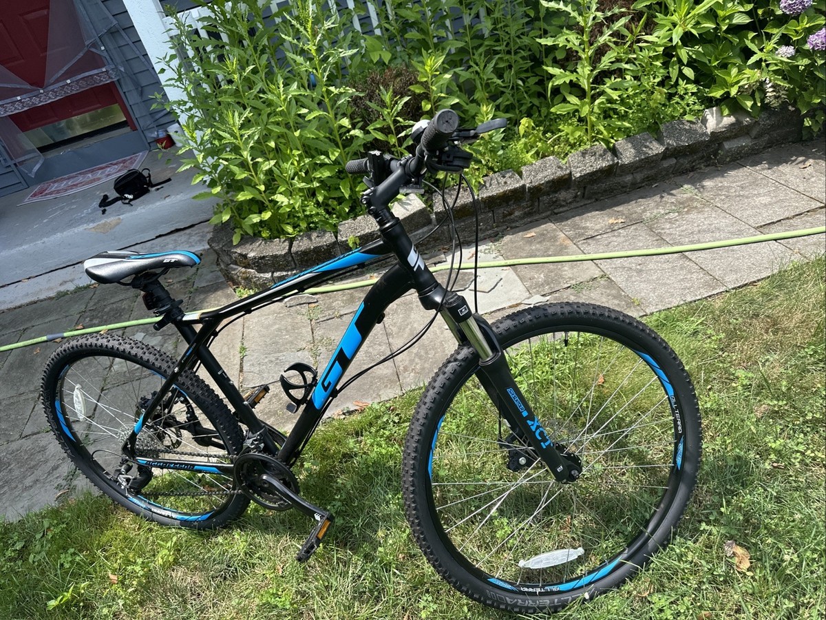 GT Aggressor Pro Mountain Bike 27.5 Black And Blue Mechanical disc