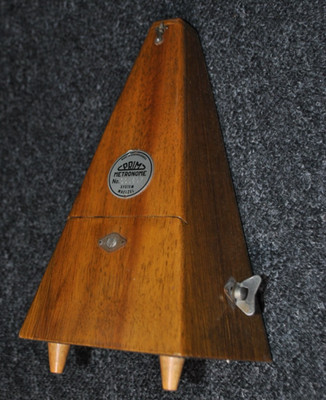 Metronom Metronome System Maelzel Holz Pyramide ca. 25 cm alt CSSR Prem