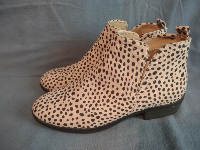 WOMEN'S "UNIVERSIAL THREAD" ANKLE BOOT LEOPARD PRINT SIZE 8 1/2 WOMEN'S "UNIVERSIAL THREAD" ANKLE BOOT LEOPARD PRINT SIZE 8 1/2