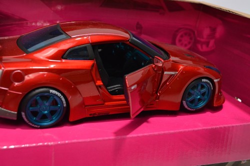 Maisto Design 1:24 Nissan GTR Tokyo Mod Collection - Picture 3 of 14