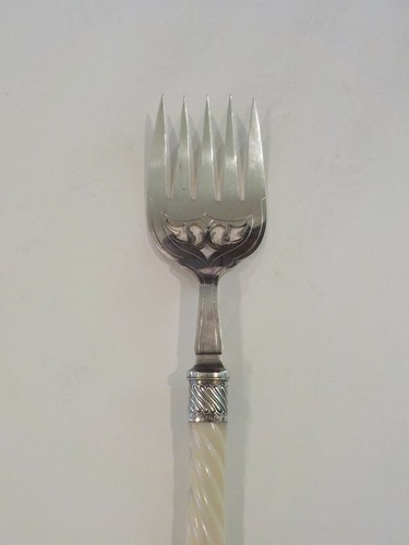 English Silver Plate Fish Carving Set, Sterling Silver Ferrules, c. 1873 - Picture 8 of 12
