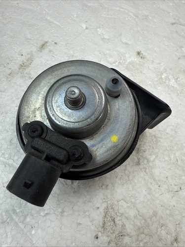 BMW 540i E39 1997-2003 Front Right Side High Note Horn Signal 703881157 OEM - Picture 4 of 6