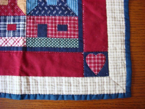Quilted Table Topper - Log Cabin Pattern - Handmade/Primitive - Picture 3 of 5