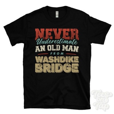 T-SHIRT UNTERSCHÄTZE NIEMALS EINEN ALTEN MANN VON WASHDIKE BRIDGE lustig Weihnachtsgeschenk