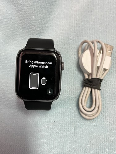 Apple Watch Series 4 NIKE 44mm Gray Aluminum gps Sport Band unlocked