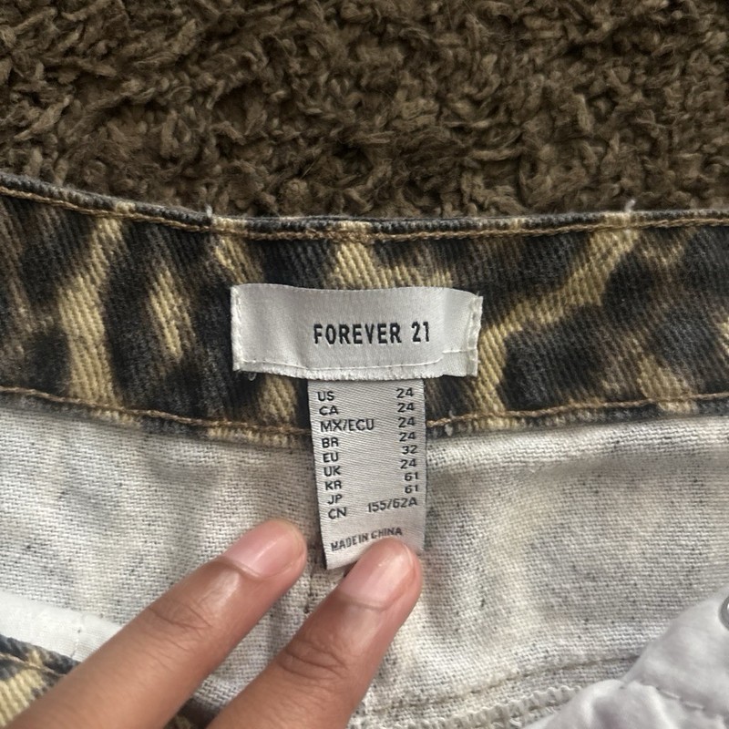 Forever 21 Women’s Straight Leg Leopard Print Denim Jeans Cotton Brown/Black