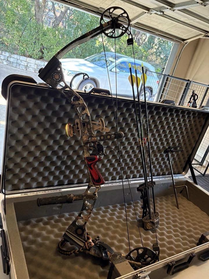 Mathews Solocam Switchback Compound Bow - Image 2 of 3