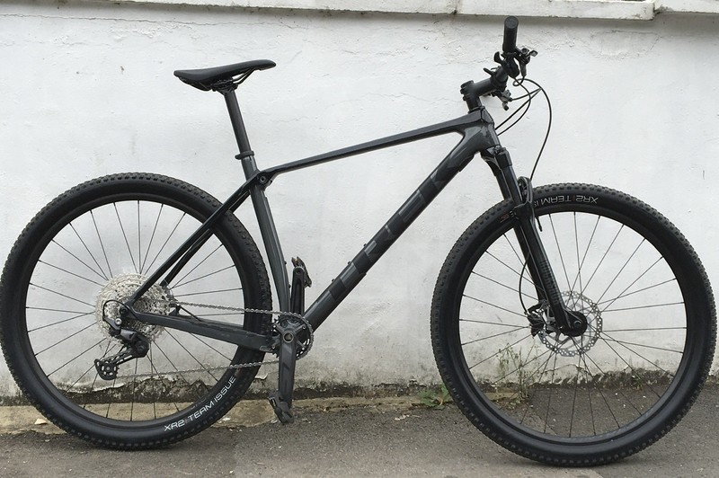 TREK Procaliber 9.5 2021/2 Lithium Grey/Trek Black XL Frame Very Good Condition