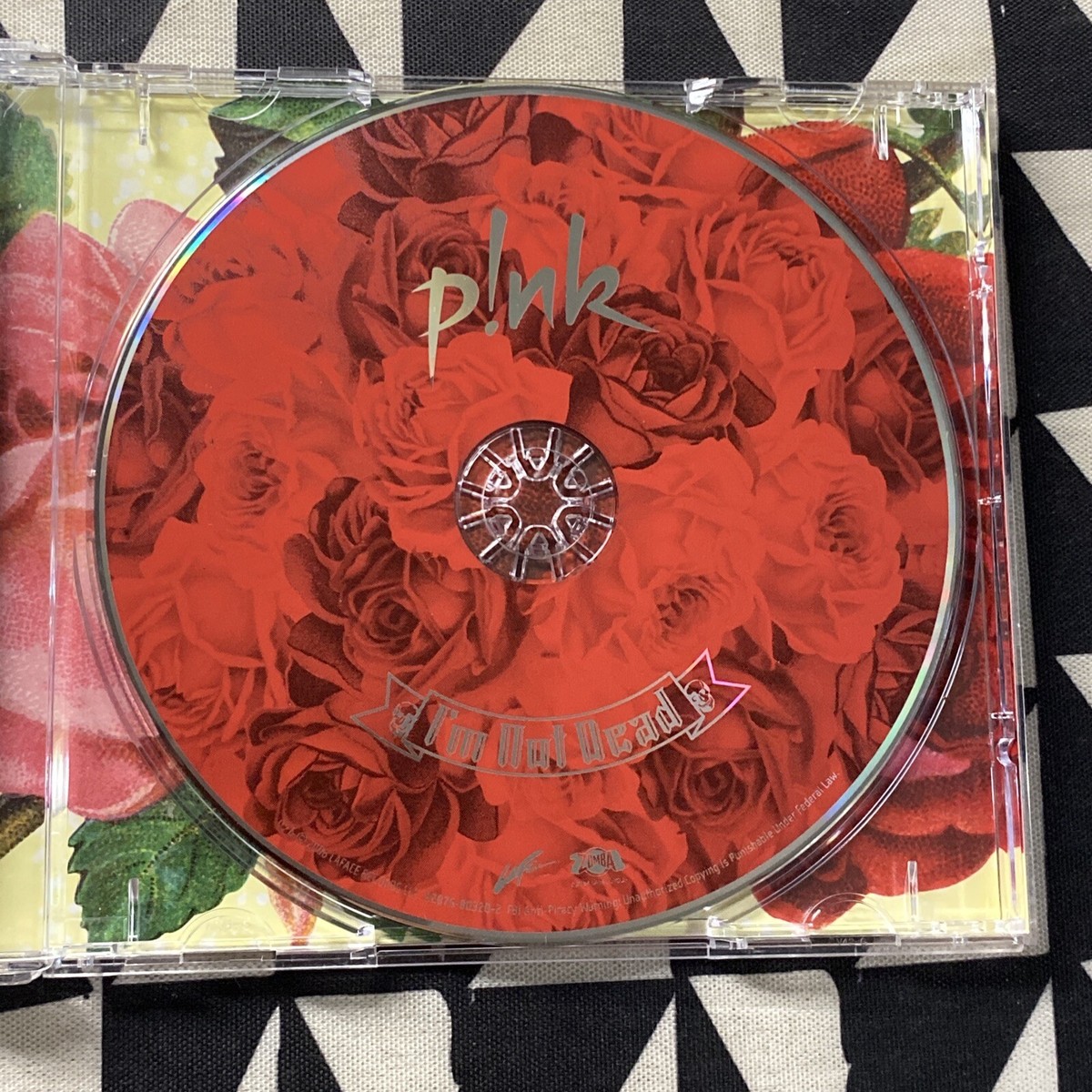 欧2LP P!nk Im Not Dead 19075947061 RCA 未開封 /00520 P!NK, インディゴ・ガールズ - I'm Not Dead - Amazon.com Music