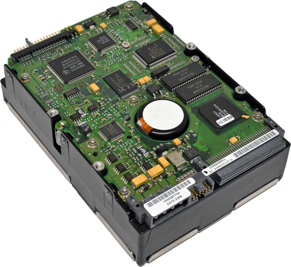 IBM DGHS 18 GB 7,2 K 3,5" 68 pin Ultra2 Wide SCSI HDD 59H6822 - Immagine 2 di 4