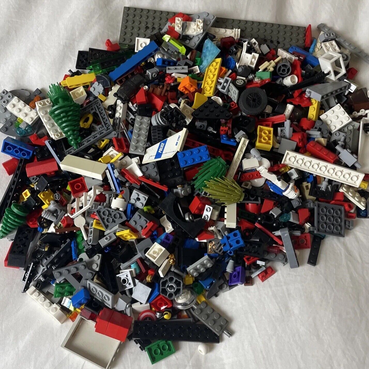 Lego Bulk Lot 3 lbs Star Wars Vintage Minifigures Parts City Bricks Collection