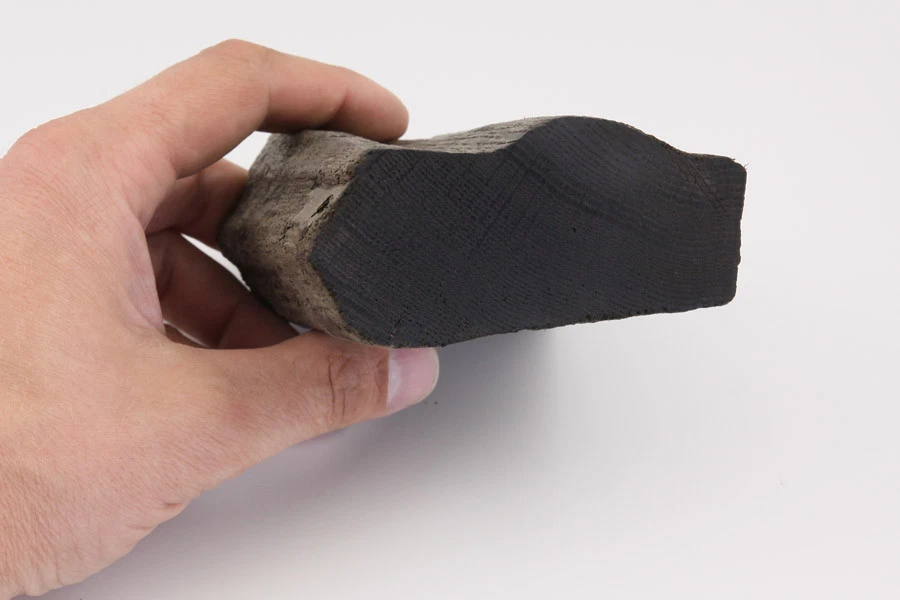 Colgante de madera hecho a mano de roble negro y ámbar genuino del mar Báltico sobre cuero 14,2 g Foto 4 de 4