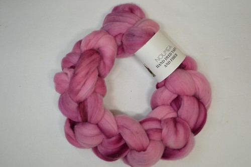 Hand Dyed American Rambouillet Top Roving Pink 4oz Braid Spinning - Picture 3 of 4