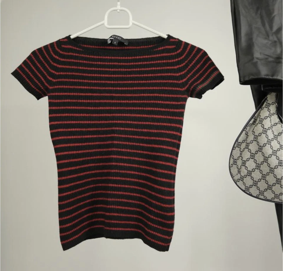 Camiseta GUCCI vermelha preta com nervuras lã listrada P - Imagem 2 de 4