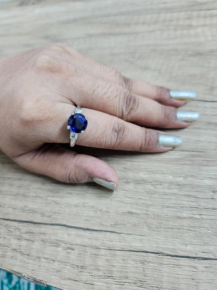 Обручальное кольцо из белого золота 14 карат с настоящим синим сапфиром круглой огранки 2,50 карата - Изображение 3 из 4