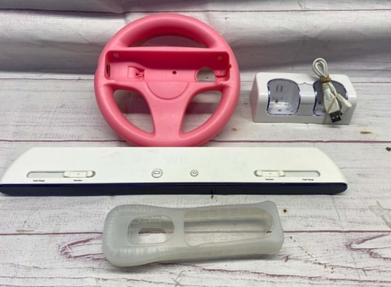 Nintendo Wii Accessory Bundle Ultra Sensor Motion Bar Charger Skin Charger Base