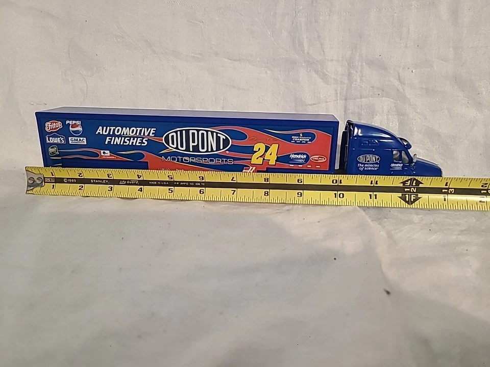 #24 Jeff Gordon Kenworth Dupont 半拖拉机拖车 — 第 2/4 张图片