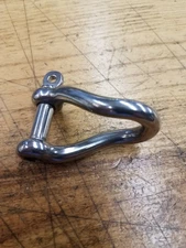 K1610 316 GRADE 5/16" STAINLESS STEEL TWISTED SHACKLE