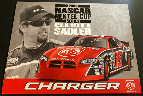 2006 Elliott Sadler #19 Dodge Charger - NASCAR Nextel Cup Hero Card Handout - Afbeelding 1 van 2